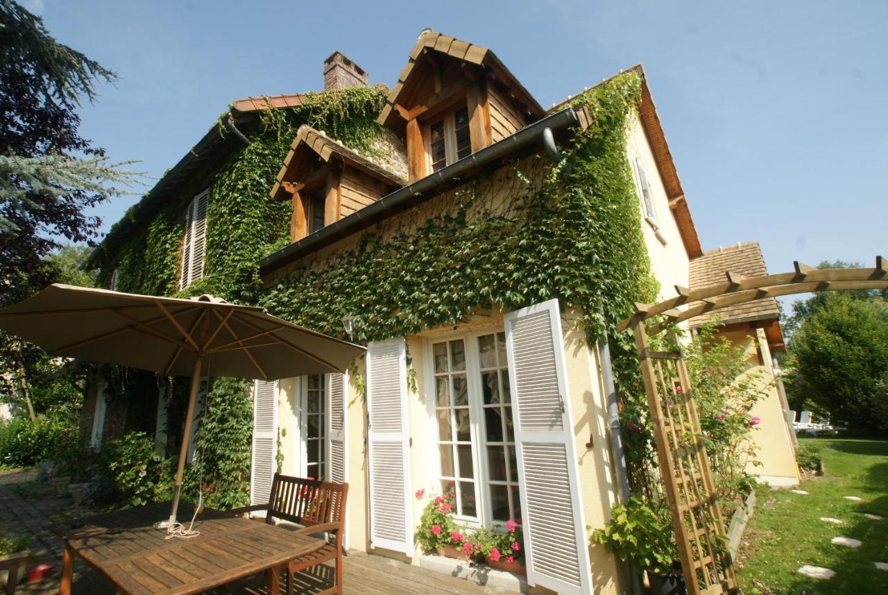 Le Cedre Bleu Bed and Breakfast Grosrouvre Exterior foto